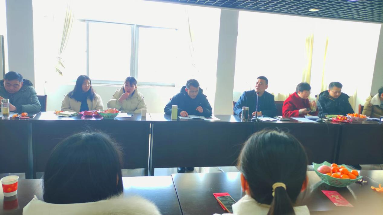 凝心聚力謀發(fā)展，踔厲奮發(fā)譜新篇